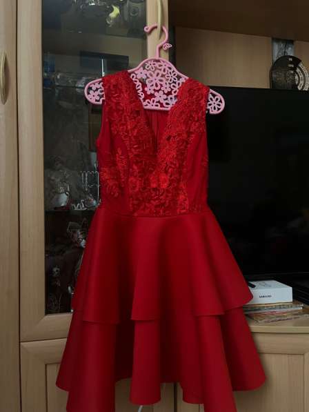 Продам платье на девочку красного цвета