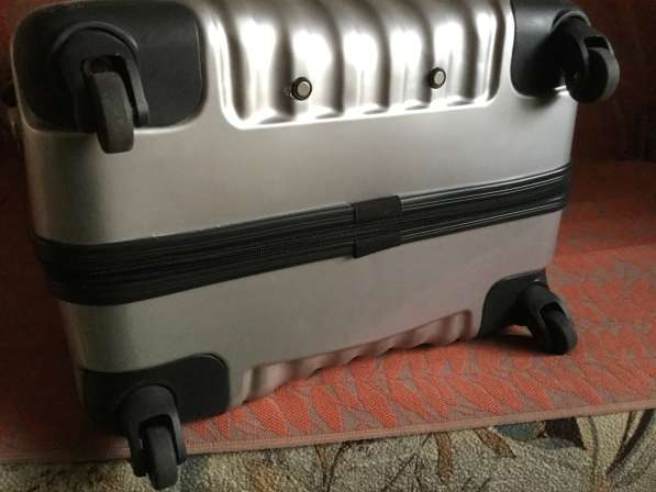 Новый вместительный чемодан в Ижевске