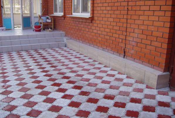 Укладка тротуарной плитки в фото 9