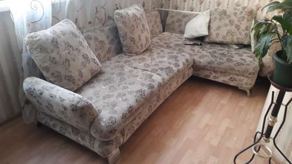 Продам диван 2.65*1,60 цвет бело-серый, 4 подушки