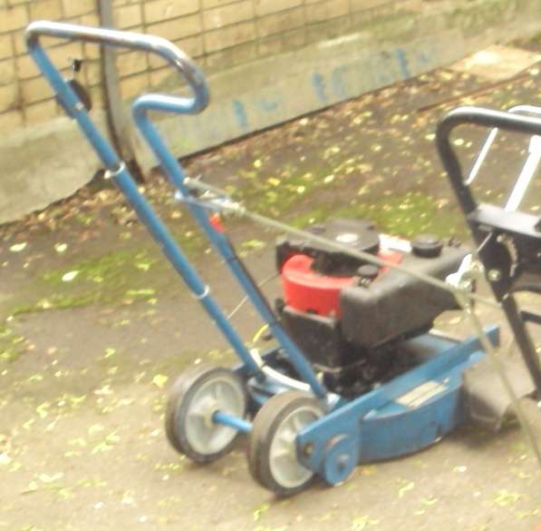 Ледоподрезная машинка для ледовых полей в Москве фото 6