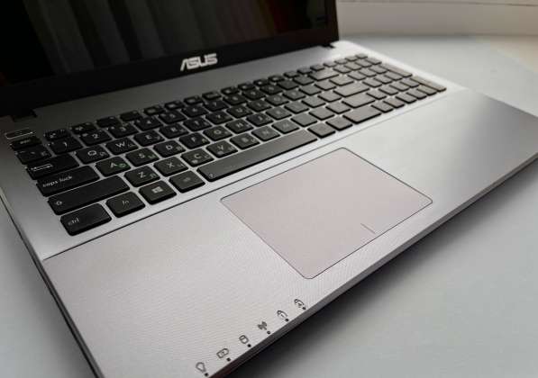 Ноутбук Asus X550ZE