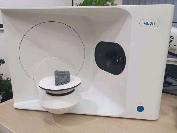 Medit T710 Tabletop 3D Dental Scanner