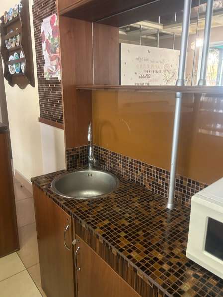 Пристеночный шкаф буфет