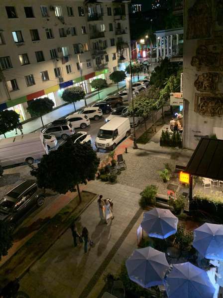 Сдаётся 4-комнатная квартира в Батуми в фото 4