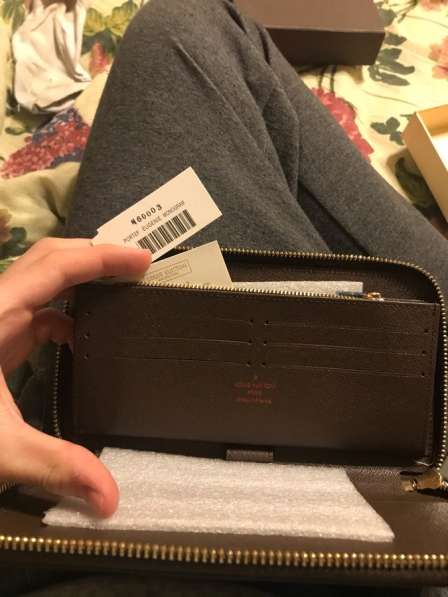 Кошелёк Louis Vuitton в Москве