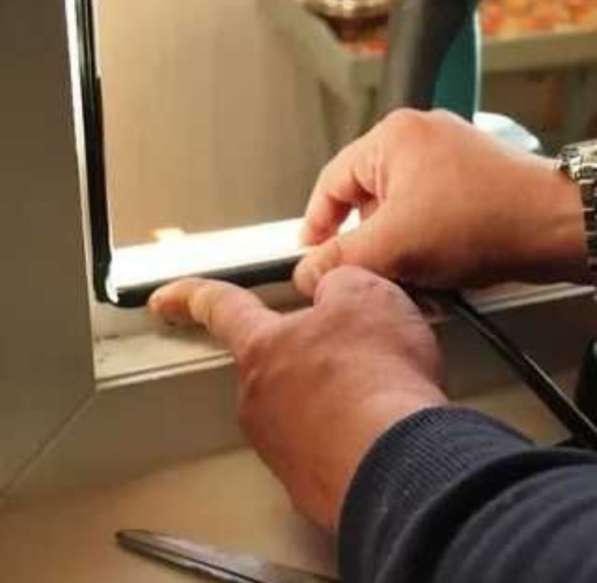 Ремонт окон и дверей регулировка замена резины в фото 3