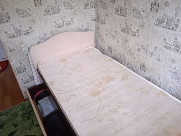 Продается односпальная кровать с матросом в Новосибирске
