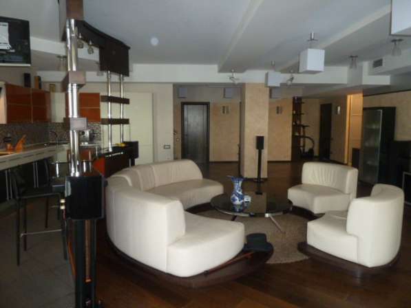 Продается 3-х комнатная квартира, ул. Иртышская наб.11к1 в Омске фото 3
