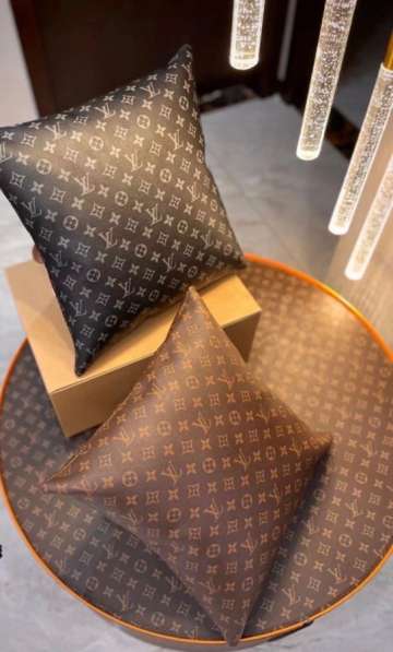 Подушка Luis Vuitton в Москве