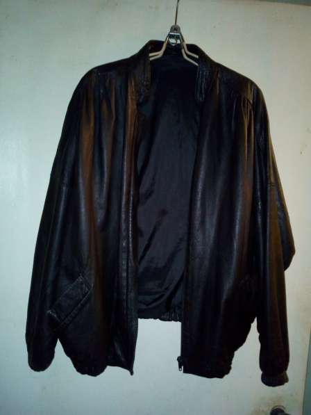 Женская кожаная куртка, осень, цвет черный, размер 46-48 в фото 3