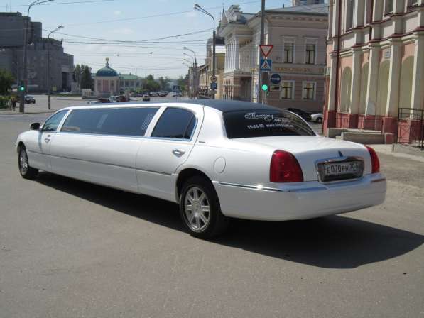 Прокат лимузина Lincoln Town Car Executive (белый) в Томске фото 5