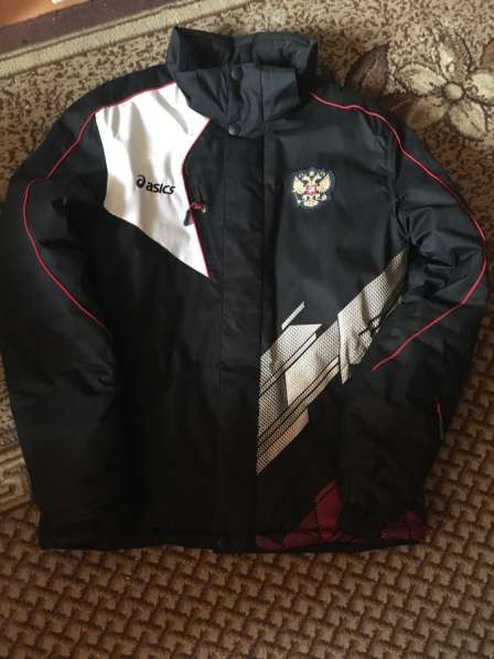 Зимняя куртка ASICS Russia
