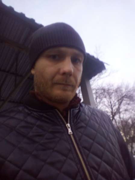 Виталий, 32 года, хочет пообщаться