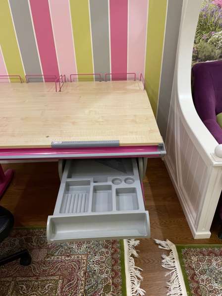 Продам стол для школьника в Москве