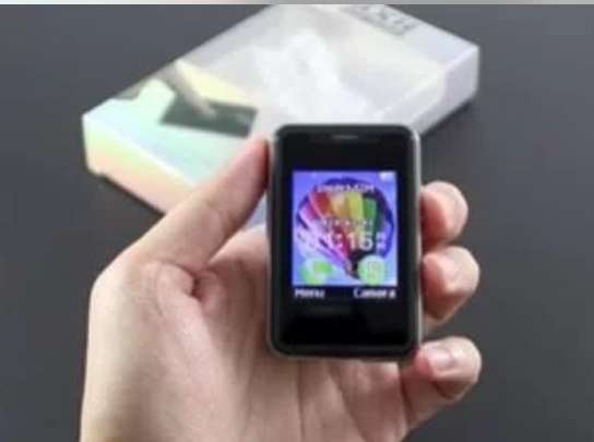 Мини сенсорный телефон (не смартфон!)