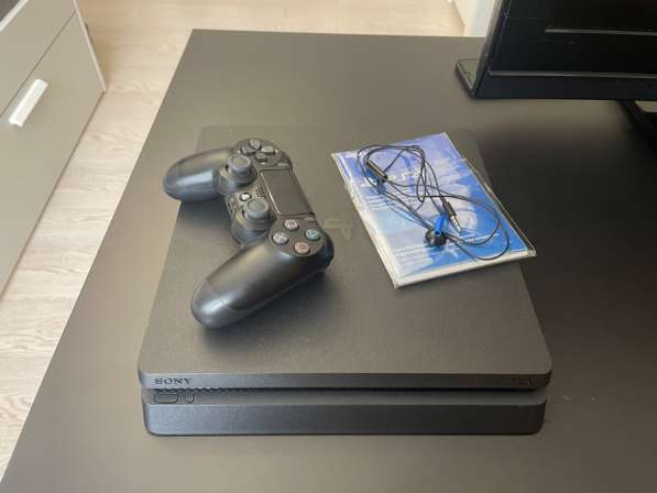 Продам ps4 slim 1Tb