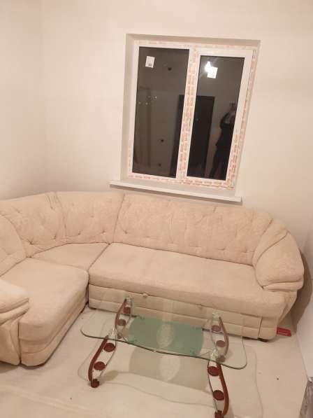 Срочно продаю двуспальный угловой диван диваны полгода в Краснодаре фото 3