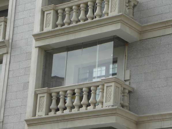 Безрамное остекление балконов, террас, беседок в Омске фото 6