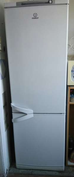 Холодильник двухкамерный в отличном состоянии