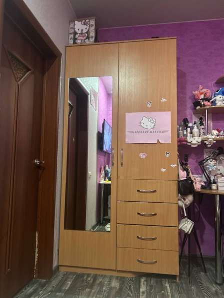 Деревянный шкаф