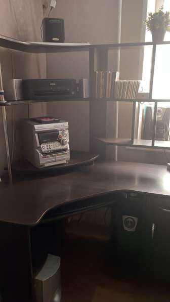 Продам компьютерный угловой стол