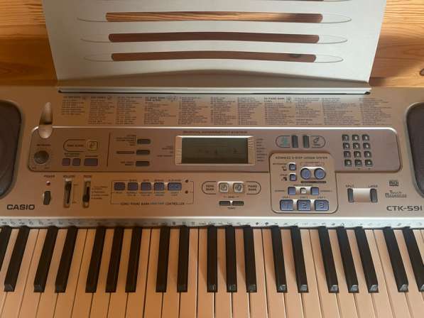 Продам синтезатор в Учалах