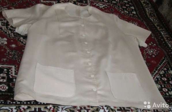 Рубашка блузка женская 50-52 размер кремого цвета с карманам