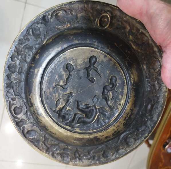 Бронзовая настенная тарелка с ангелочками, тяжёлая, старая в Ставрополе фото 4