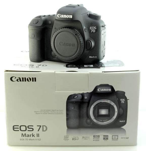 Canon EOS 7D Mark II + 18-55 мм EF-S f / 3.5-5.6 IS STM-объе