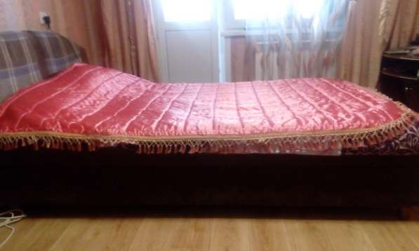 Кровать с подъемным механизмом и ящиком для белья