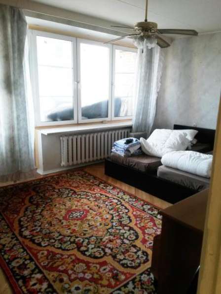 Продам трехкомнатную квартиру в Москве. Жилая площадь 96,50 кв.м. Этаж 7. Есть балкон.