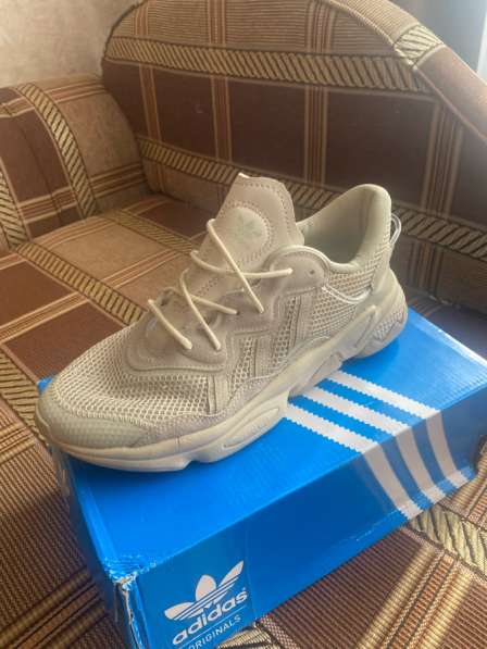 Кроссовки мужские adidas ozweego