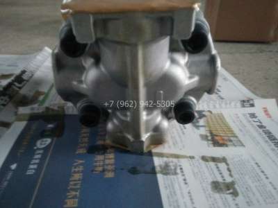 Гидравлический насос 07448-66108 Komatsu D355A в Москве