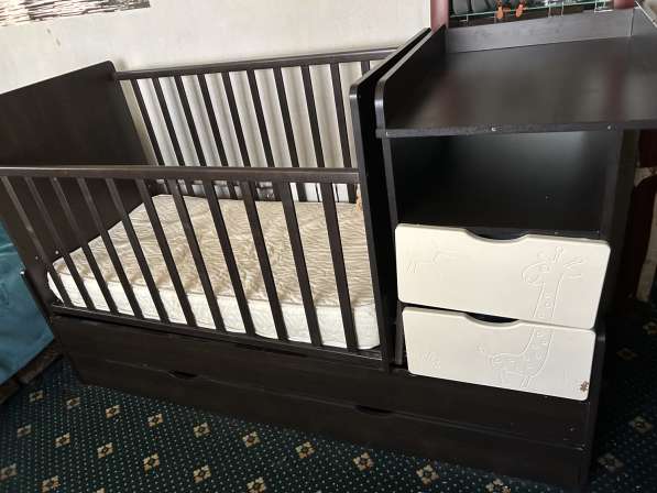 Отдам детскую кроватку за шоколадки в Химках