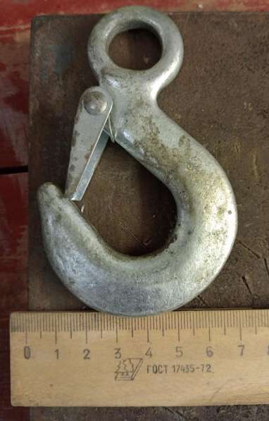 Крюк чалочный с защелкой и проушиной