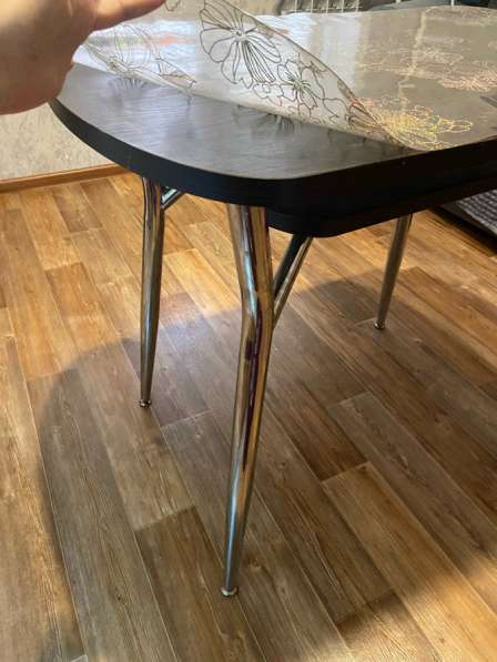 Продам кухонный стол в Новосибирске фото 4