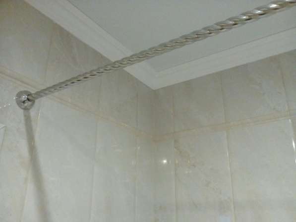 Эксклюзивные карнизы из витой трубы для ванных комнат из нер в Краснодаре фото 8