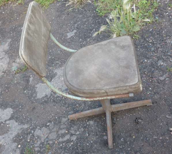 Слесарный стул с винтовой регулировкой высоты