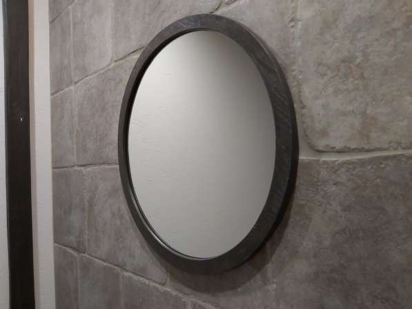 Круглое зеркало в деревянной раме 70 см