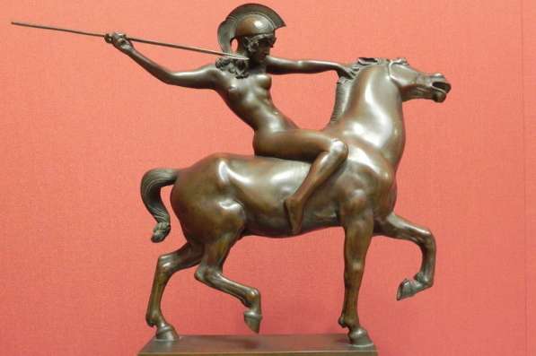 Амазонка на коне-скульптурная композиция в Краснодаре