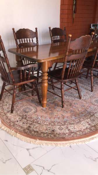 Продается стол и стулья