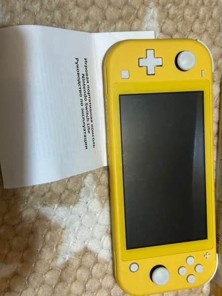 Nintendo Switch Lite (Желтая) + Игра Mario
