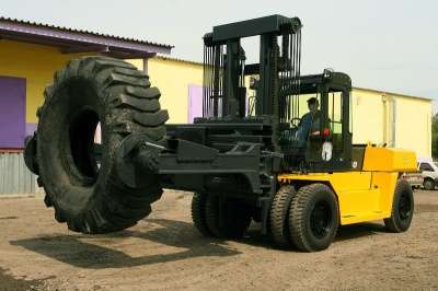 спецтехнику KOMATSU FD150E-8