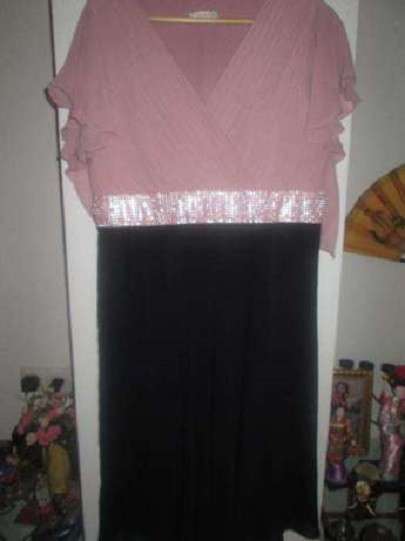 Платье вечернее 48-50 размер розовое с черным низом.нарядно в 