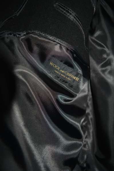 Продается демисезонное пальто, цвет черный,р.52, рост 176 в Москве