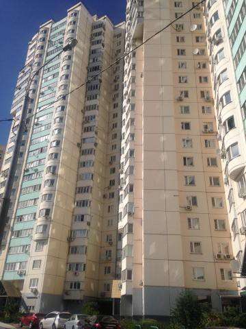 Продам трехкомнатную квартиру в Москве. Жилая площадь 86 кв.м. Этаж 19. Есть балкон. в Москве