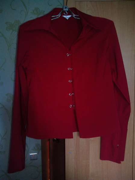 Блузка (рубашка) красного цвета, р. L