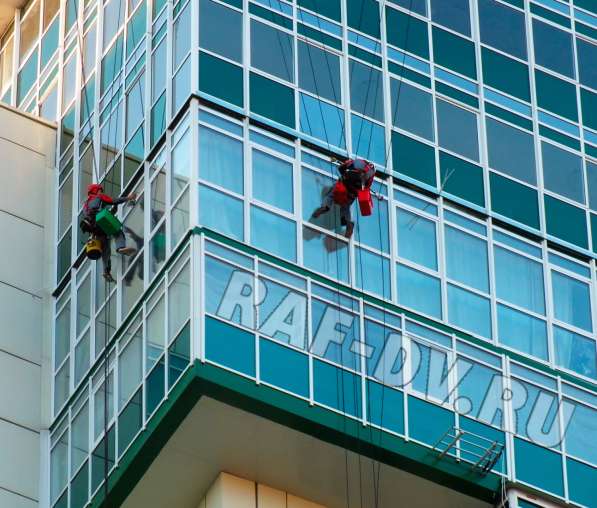 Мойка окон и балконов. Альпинисты в Хабаровске