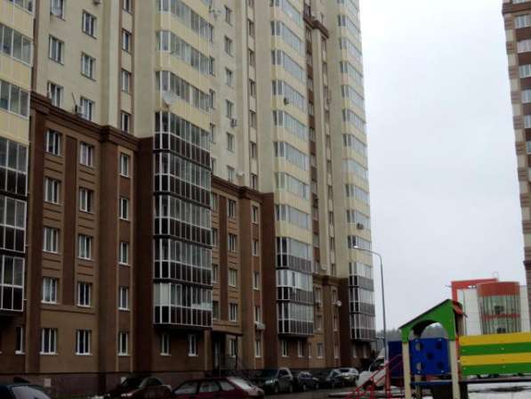Сдам двухкомнатную квартиру в Домодедове. Жилая площадь 60 кв.м. Этаж 8. Есть балкон.